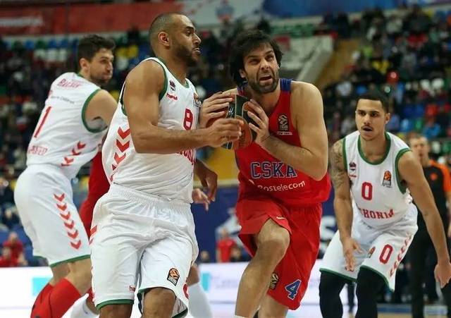 拉维亚开赛8分钟离场，球迷：他是我见过最易受伤的球员之一（拉维亚开场仅8分钟伤退，球迷无奈：堪称我见过最容易受伤的球员之一）