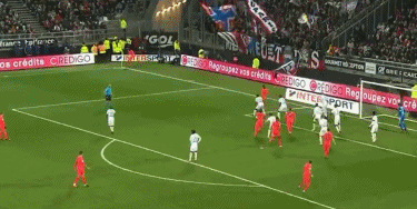 首节哑火随后迅速调整，里夫斯背靠背两战轰下80分