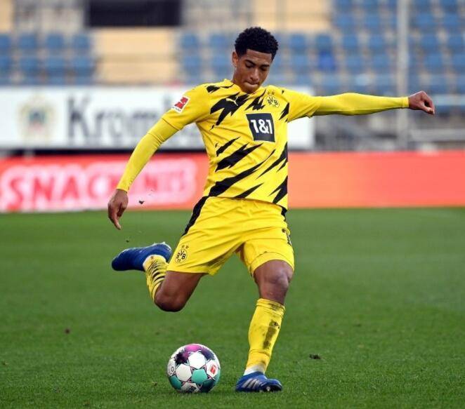 萨拉赫进入转会风口，利雅得新月成为潜在下家（萨拉赫转会热度攀升，利雅得新月成热门下家）