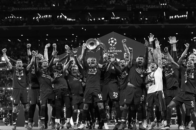 英超夺冠赔率公布！阿森纳强势登顶，曼城退居次席（英超冠军赔率出炉：阿森纳跃居榜首，曼城位列第二）