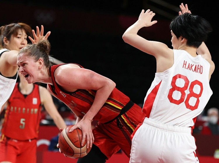 中超：上海海港主场4-1击败深圳队（中超联赛：上海海港主场4比1力克深圳队）