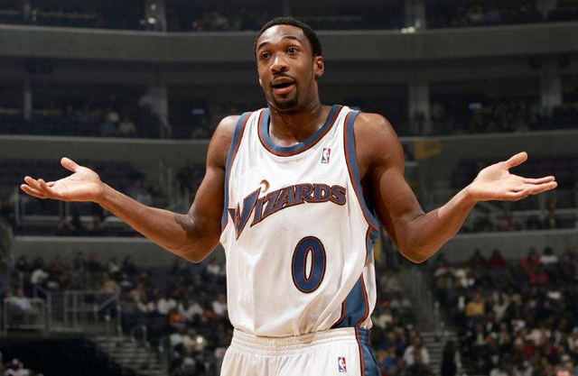 新一期身价排行榜：亚马尔领跑，穆西亚拉与奥利塞保持不变（最新身价榜出炉：亚马尔居首，穆西亚拉与奥利塞身价未变）