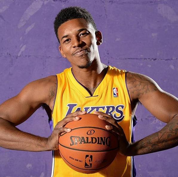 莱万：我经常带伤上场，肋骨骨折也硬撑；不着急决定未来（莱万：带伤出战成常态，肋骨骨折也坚持；未来去留不着急）