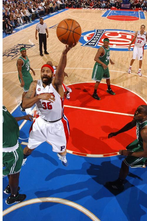 太阳主帅：布克已恢复训练，正朝着好的方向发展（太阳主帅：布克已重返训练，恢复进展积极）