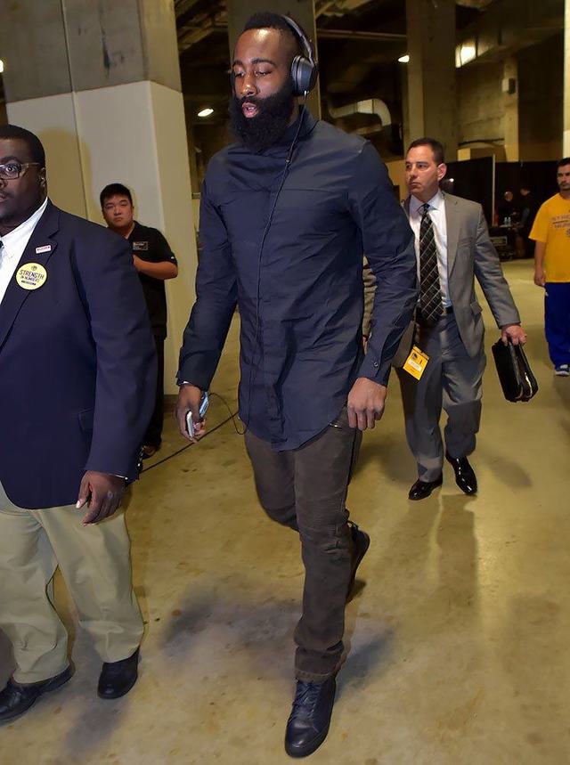 表现出彩！扎卡本场个人数据：1射门1进球，5次关键传球（扎卡闪耀全场：1次射门即破门，送出5次关键传球）