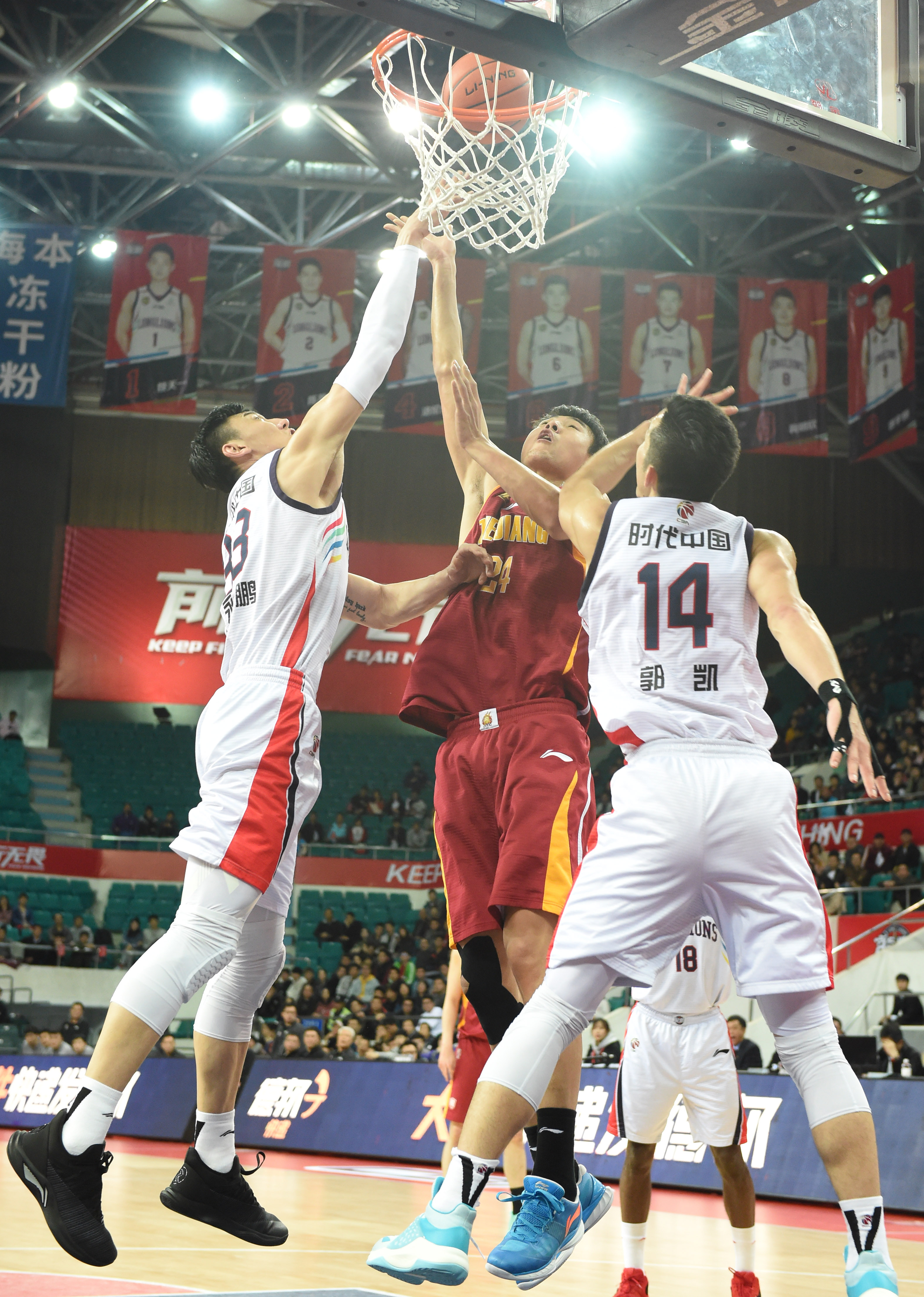 NBA战报：穆雷34分6助，掘金115-106击败黄蜂（穆雷轰34分6助攻，掘金115-106力克黄蜂）