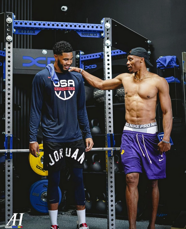 若莱万今晚进球，布鲁日将成为他欧冠中打入进球的第39个对手（莱万若今夜破门，布鲁日将成其欧冠第39个被他攻破的对手）