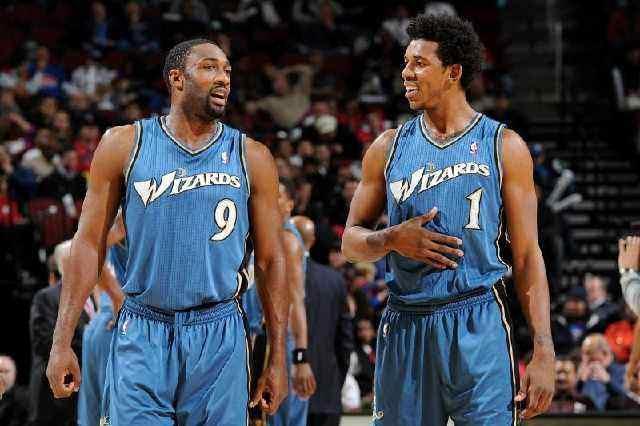 布朗本赛季第13次砍下30+，上赛季含季后赛仅10次（布朗本季30+已达13场，上季含季后赛才10场）