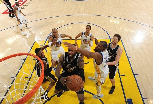 圣保罗官方：奥斯卡被确诊为迷走神经性晕厥，目前情况稳定（圣保罗通报：奥斯卡确诊迷走神经性晕厥，状态已稳定）