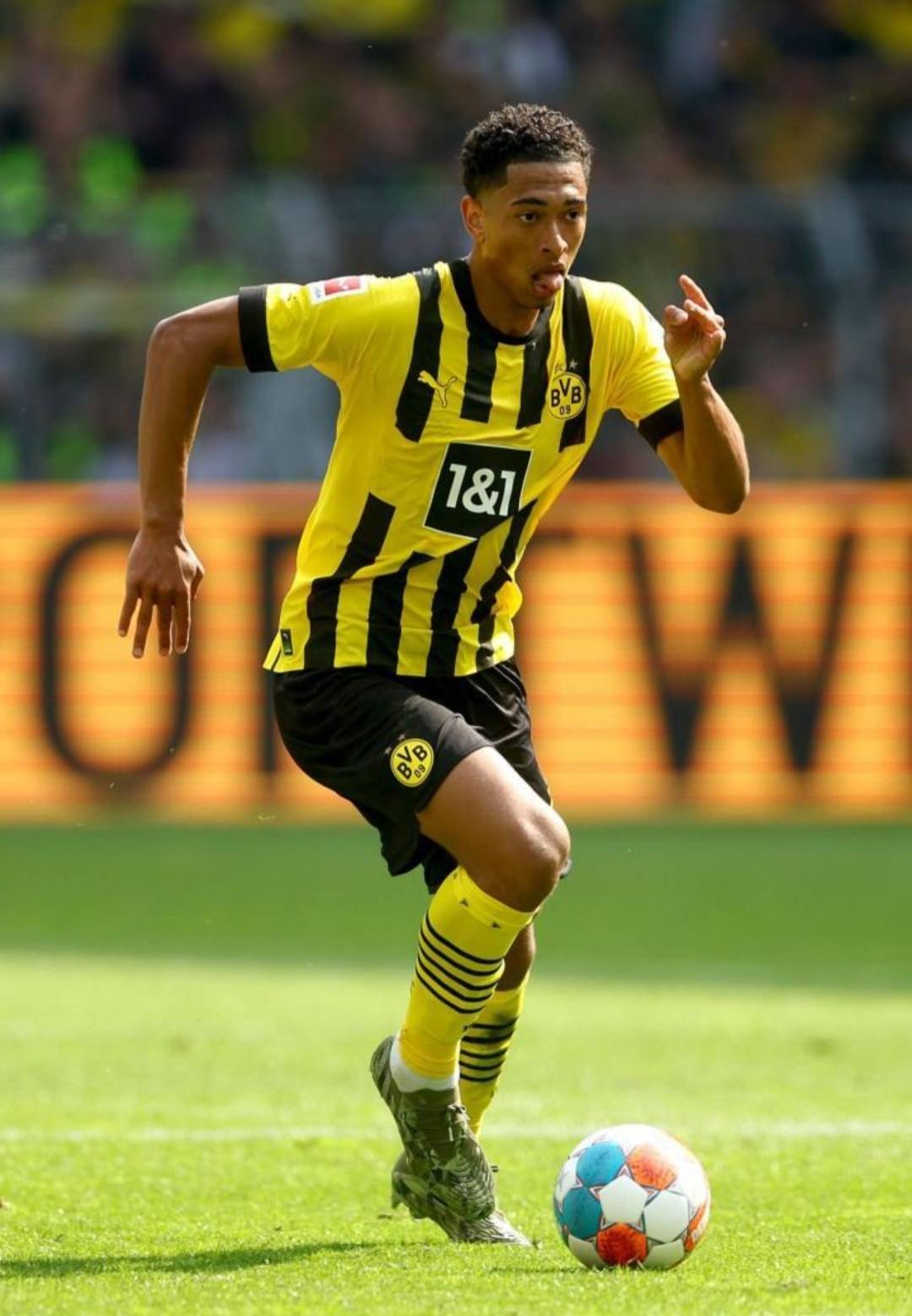 巴媒：西班牙人询问了罗比尼奥儿子小罗比尼奥，球员年底满18（巴媒称西班牙人已打听罗比尼奥之子小罗比尼奥，球员将于年底年满18岁）