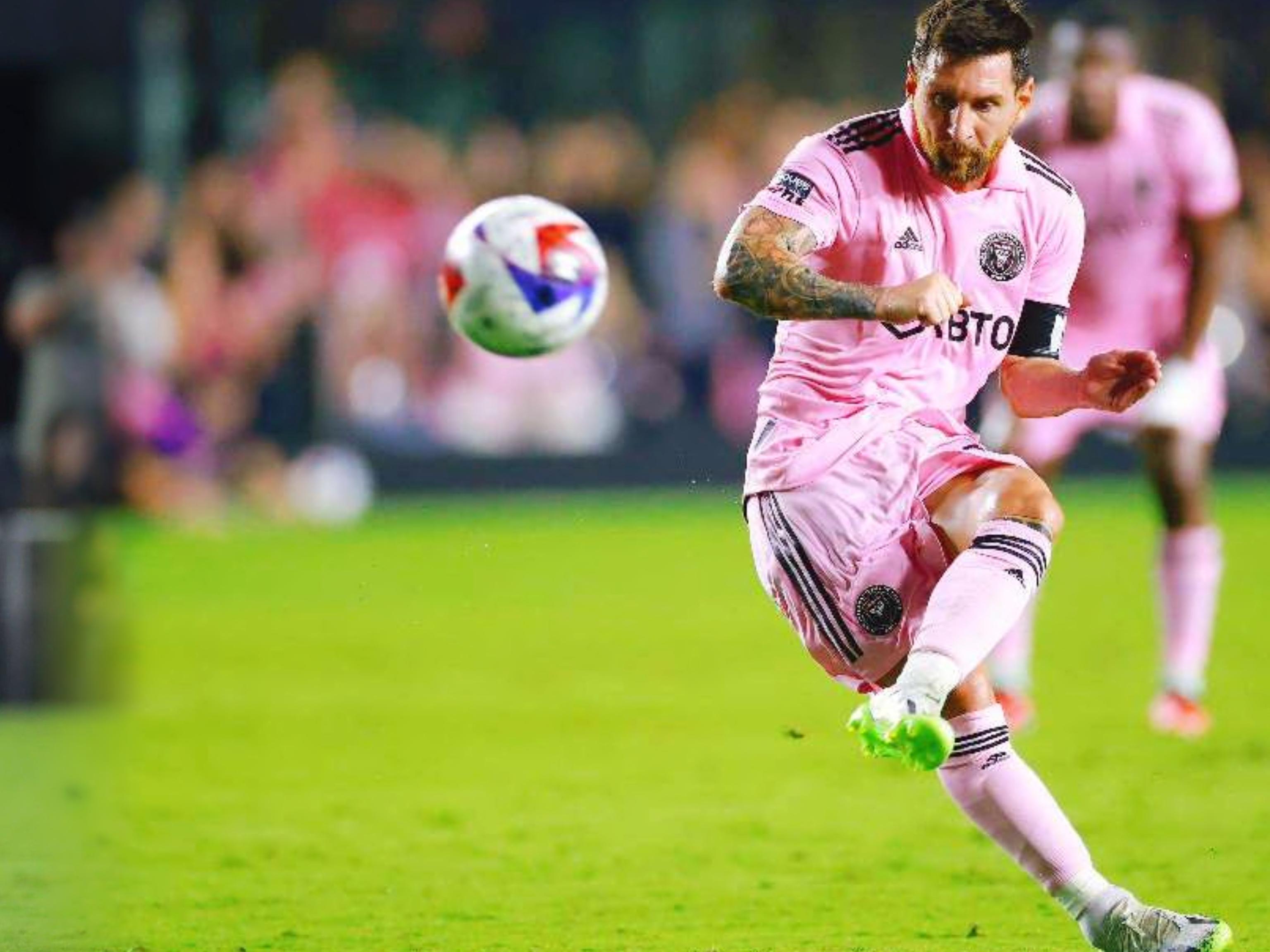 半场战报：帕尔马1-1博洛尼亚，阿德里安-贝尔纳韦，圣地亚哥-卡斯特罗破门（半场速递：帕尔马1-1博洛尼亚，阿德里安-贝尔纳韦与圣地亚哥-卡斯特罗各自建功）