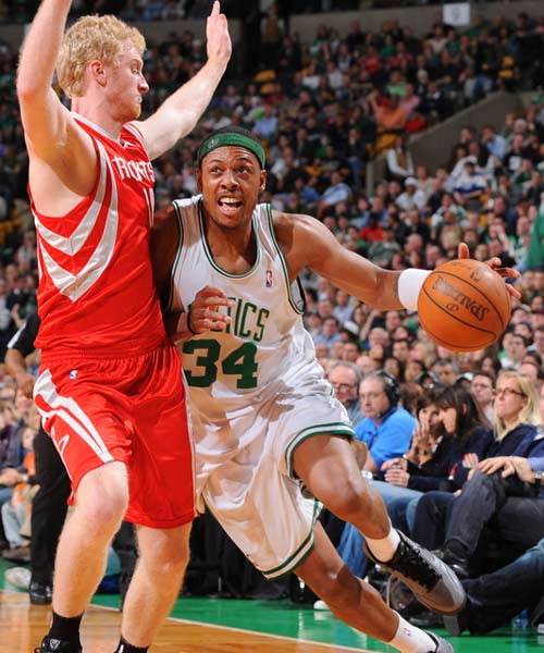 库里一战刷爆纪录！勇士全场沸腾（库里一战打破多项纪录！勇士主场嗨翻天）