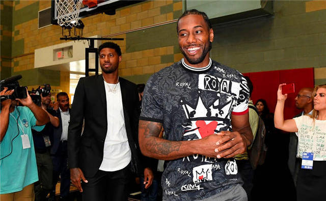 布莱顿发布三笘薰手持二战时日本侵略者照片的图片，如今已删除道歉但限制评论（布莱顿曾发三笘薰手持二战日本侵略者照片，现已删帖致歉并限制评论）