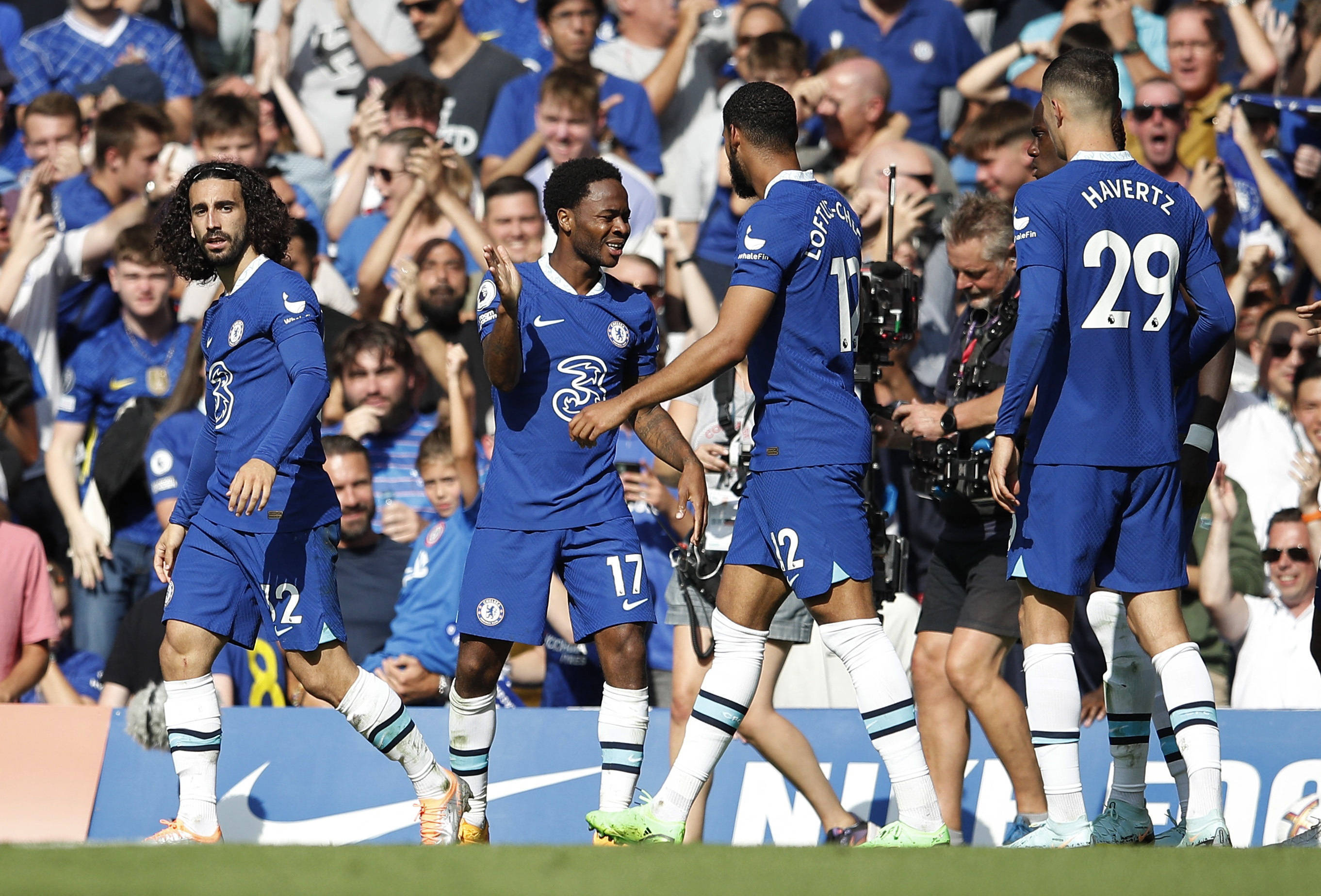 年度连斩55球！姆巴佩冲击C罗纪录，奋力创皇马历史新篇章（一年轰入55球！姆巴佩追击C罗纪录，力创皇马新纪元）